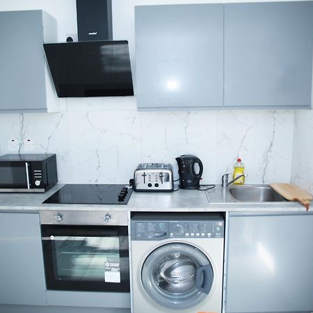 Central Harrow Cozy Apartment With Free Parking Harrow on the Hill Екстериор снимка