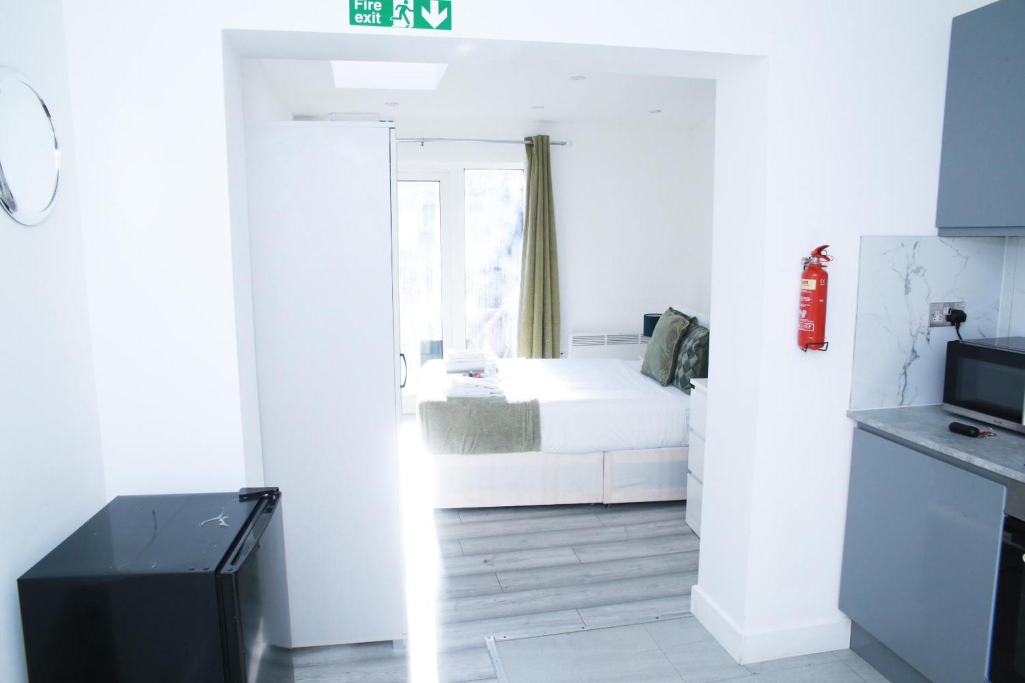 Central Harrow Cozy Apartment With Free Parking Harrow on the Hill Екстериор снимка