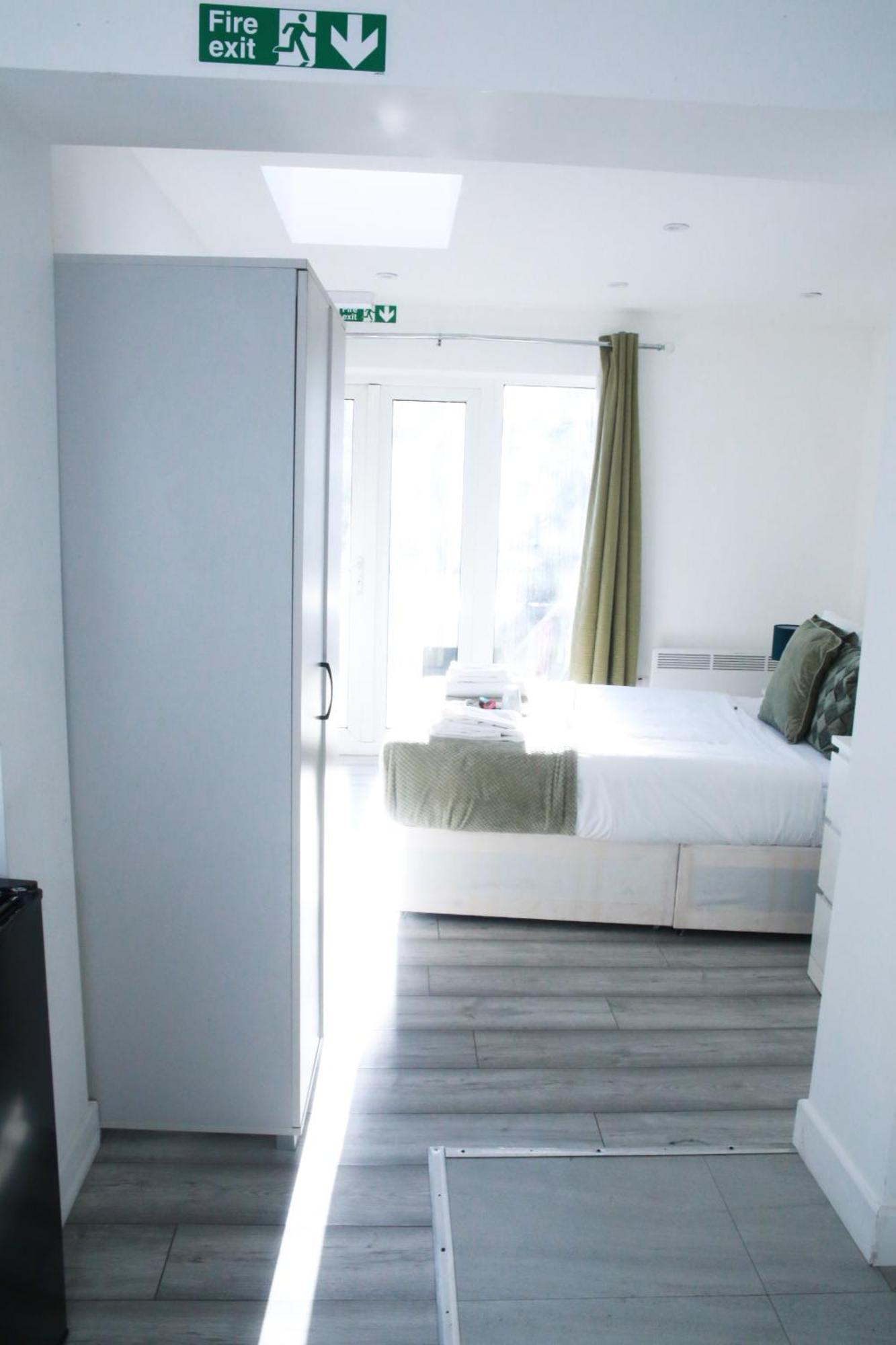 Central Harrow Cozy Apartment With Free Parking Harrow on the Hill Екстериор снимка